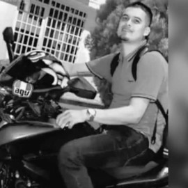 Identifican a motociclista que murió tras chocar contra un caballo