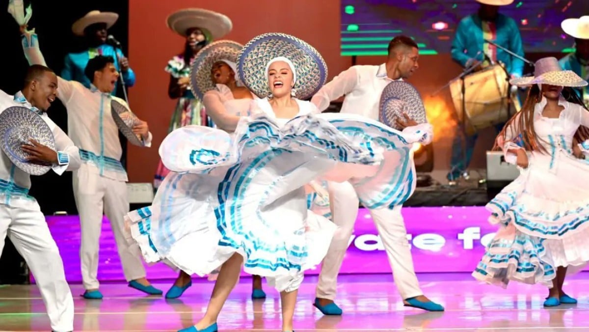 Cali brilló en la primera gala del Encuentro Mundial de Culturas Populares