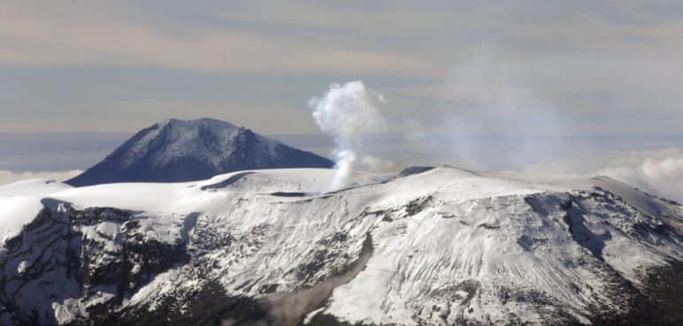 Comenzó la evacuación de familias que viven cerca el Nevado del Ruiz