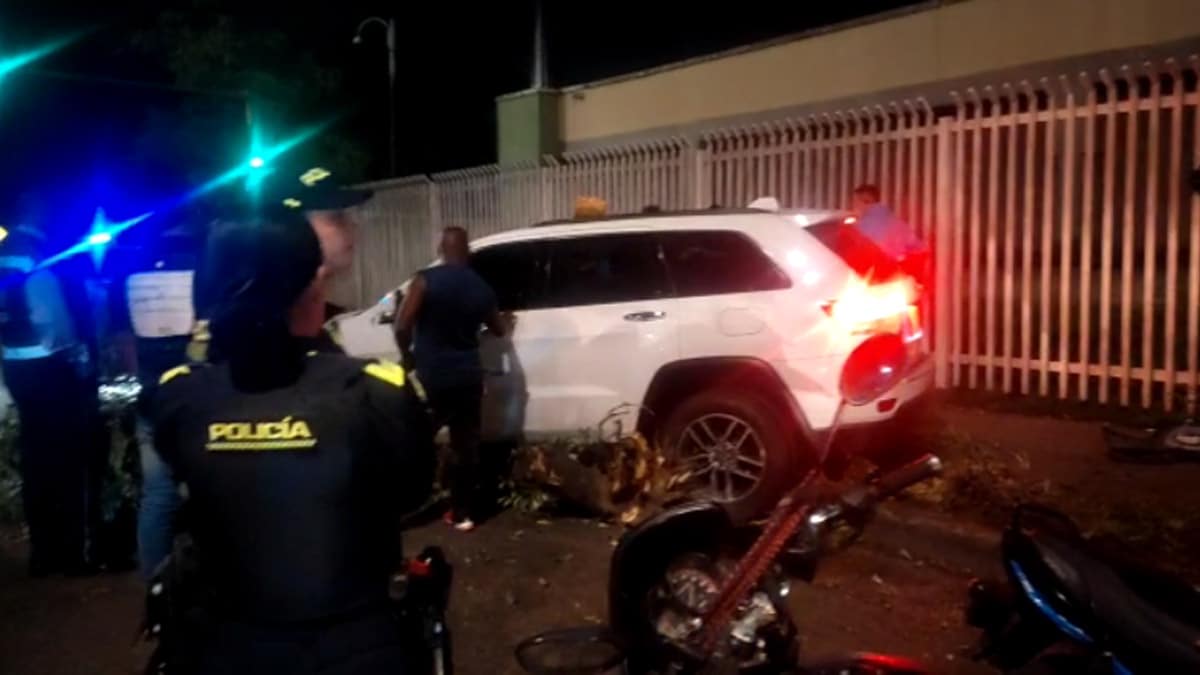 Volqueta generó un accidente en el centro de Cali al quedarse sin frenos