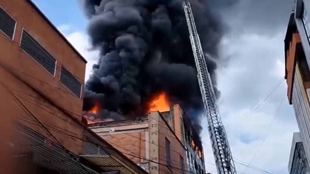 Incertidumbre de comerciantes afectados por incendio en el centro de Cali