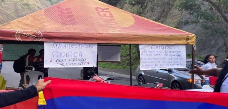 Tras dos días de protestas, se levantó el bloqueo de la vía a Buenaventura
