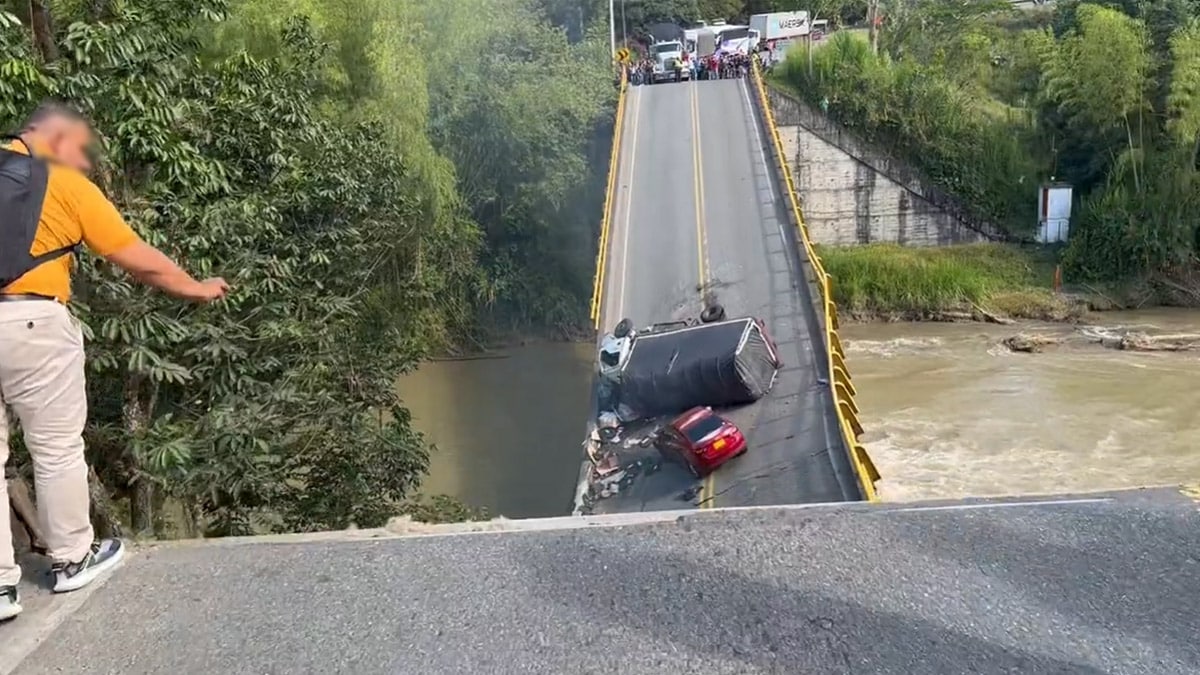 Urgente: Se desplomó puente sobre el río La Vieja, límites de Valle y Quindío
