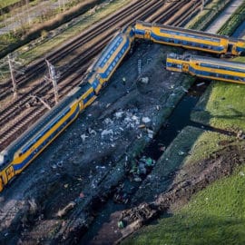 Un muerto y 30 heridos dejó accidente de tren de pasajeros en Países Bajos