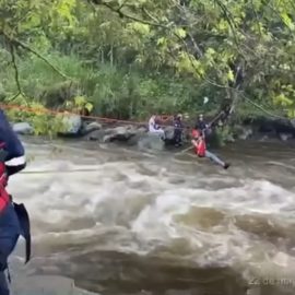 Rescatan a bañistas que fueron arrastrados por una creciente en el río Pance