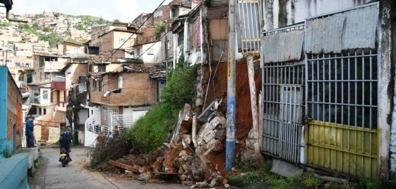 Emergencia por colapso de fachada en el barrio Lleras Camargo de Cali