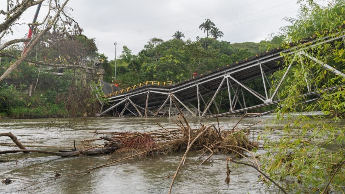 Un municipio aislado en el Norte del Valle: Sus dos puentes de acceso se 'quebraron'