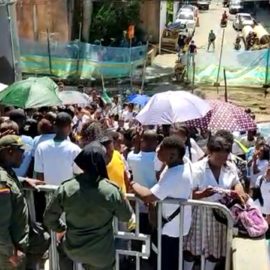 Crisis por el PAE continúa en Buenaventura: Estudiantes siguen en paro