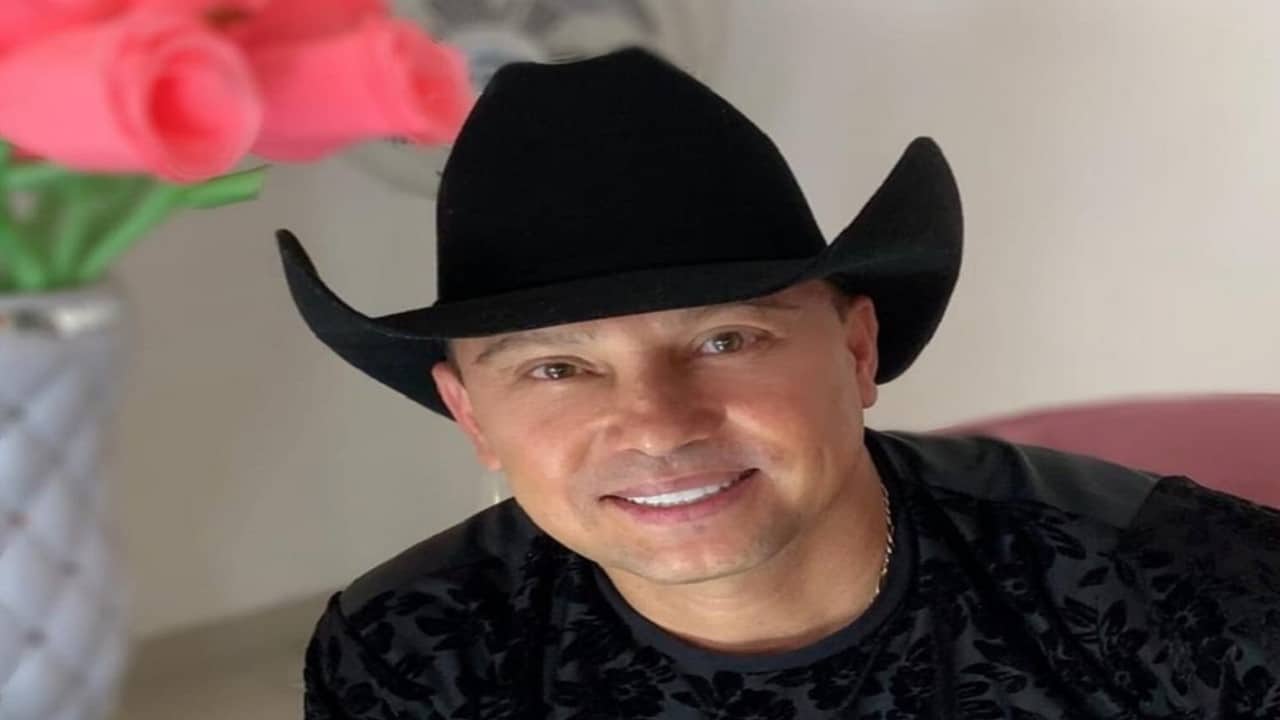 Demandan a Giovanny Ayala porque una mujer intentó quitarse la vida con sus canciones