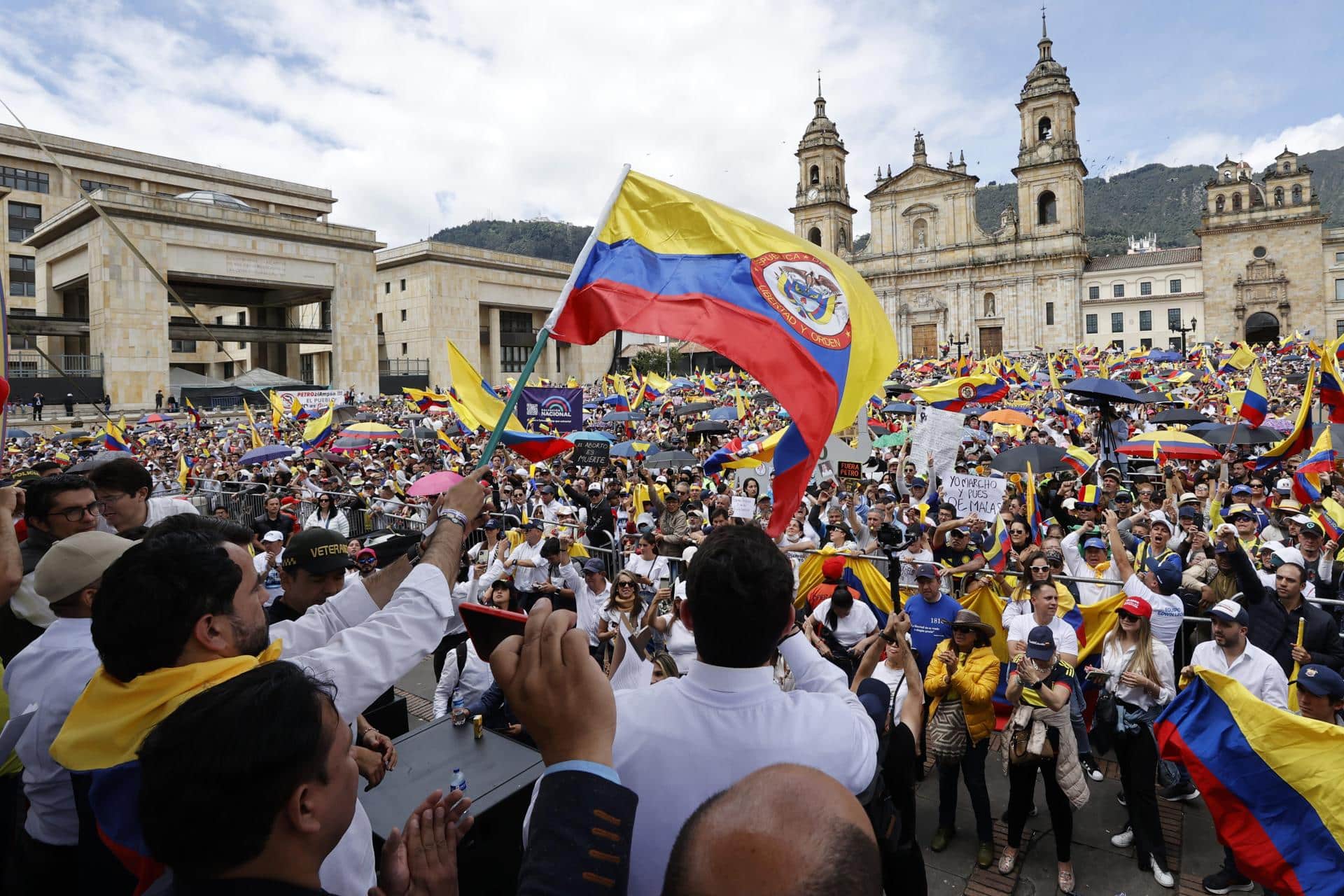 Denuncian agresiones contra la prensa durante las protestas en Colombia