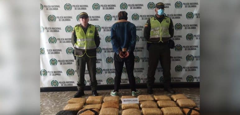 Taxista fue capturado por transportar 24 paquetes de marihuana