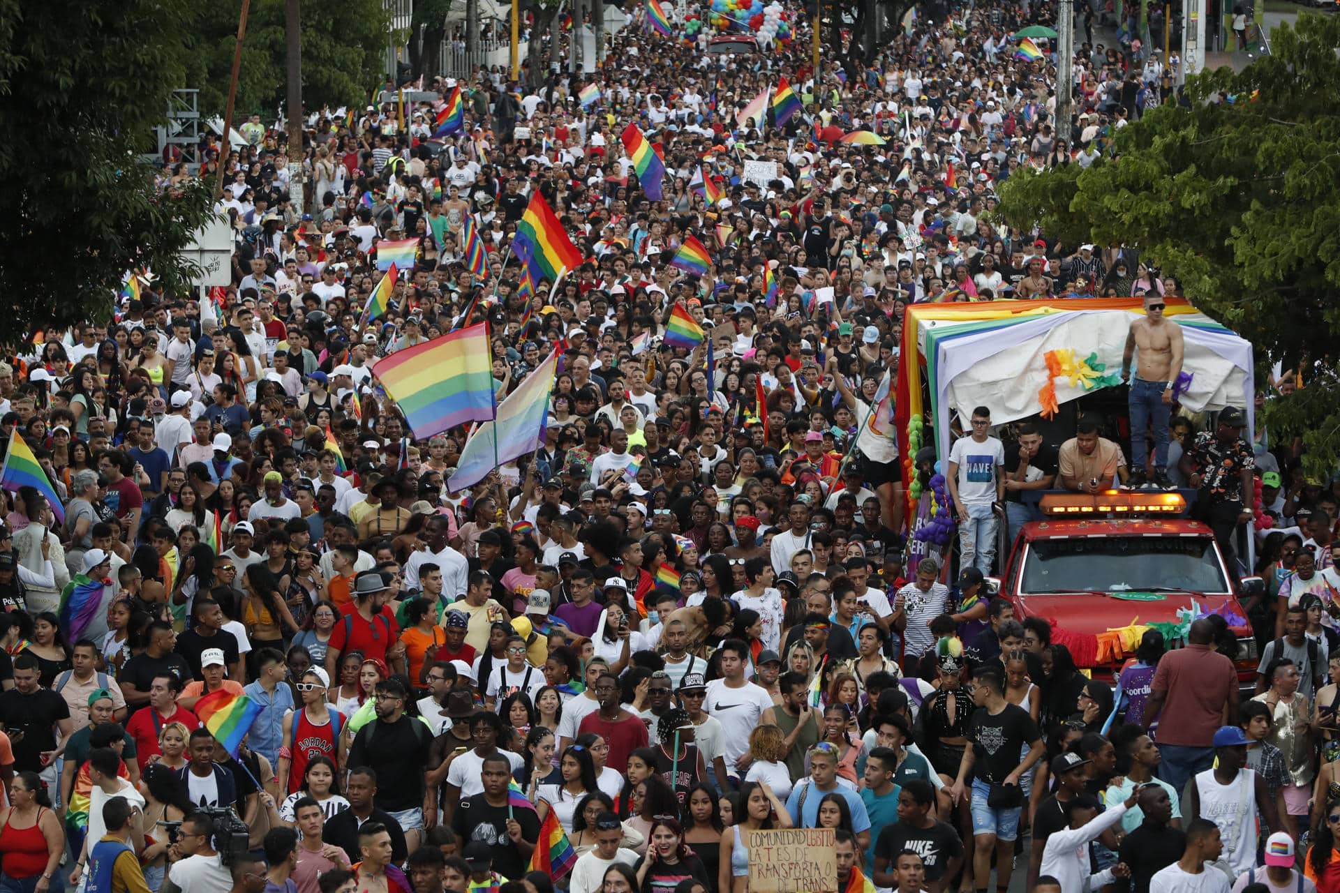 La Casa de Nariño se 'vistió' con los colores LGBTIQ+ como símbolo de reconocimiento