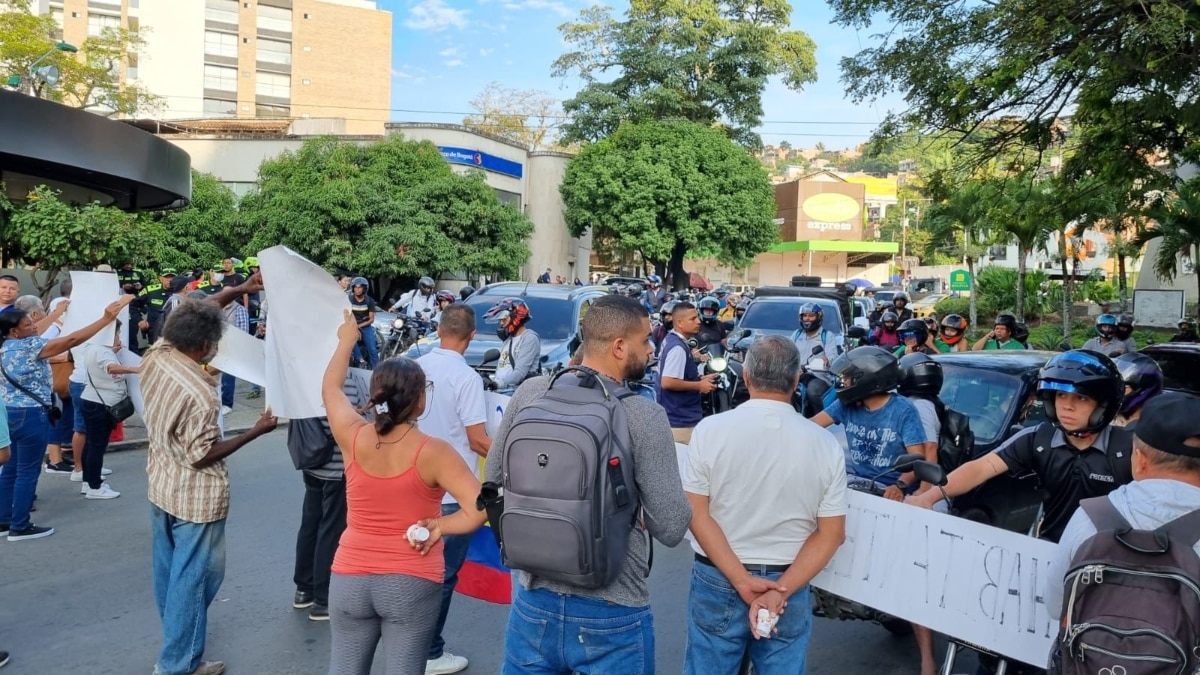 Joven intentó robar lujosa camioneta y fue capturado mientras huía