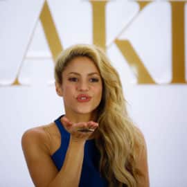 Shakira se transforma en una sirena rescatada por Manuel Turizo