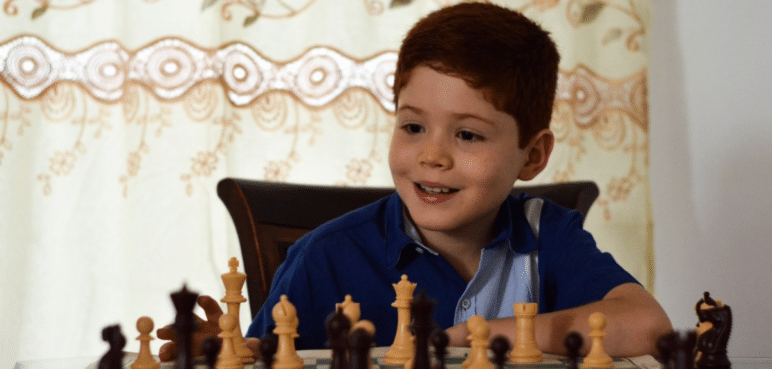Nicolás Ramírez, el niño caleño genio del ajedrez