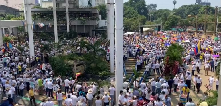 Video: Cientos de caleños marcharon contra el gobierno de Gustavo Petro