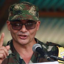 Gobierno y una disidencia de las FARC acuerdan instalar una mesa de paz