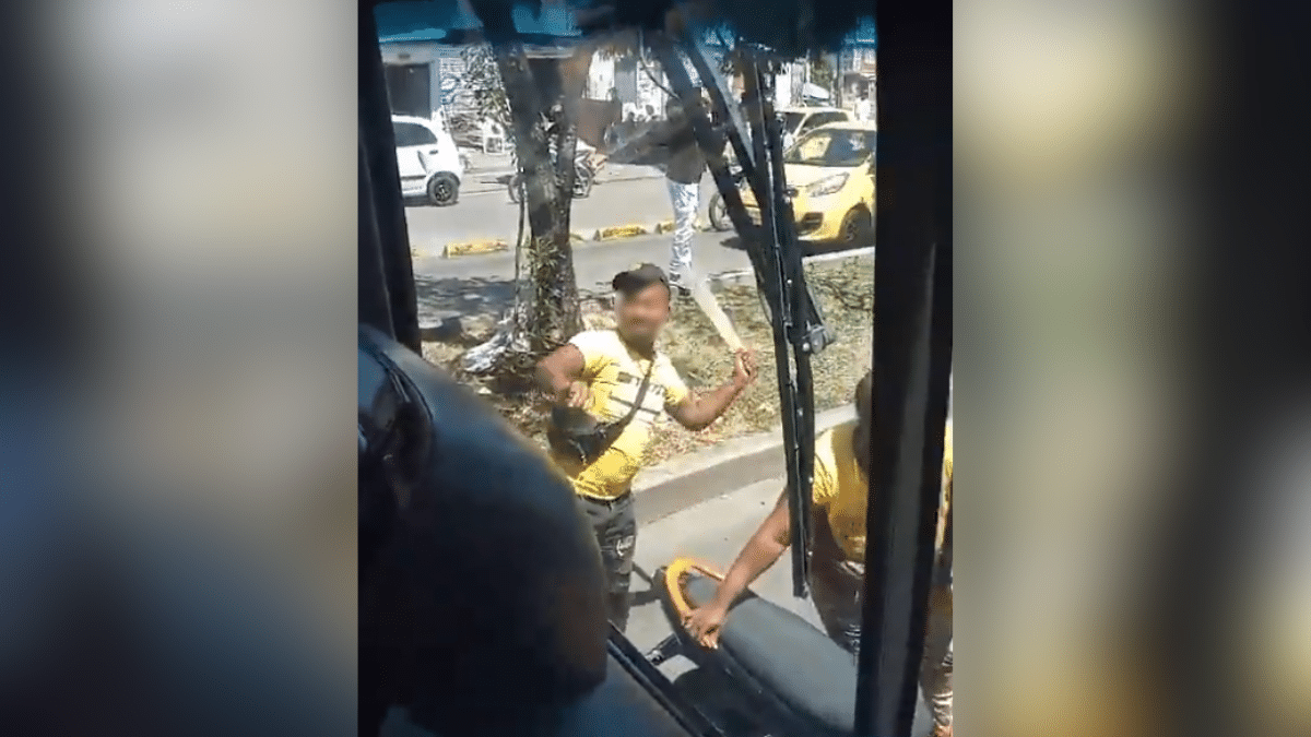 Nuevo acto de intolerancia en Cali: Un bus del MÍO fue atacado con piedras