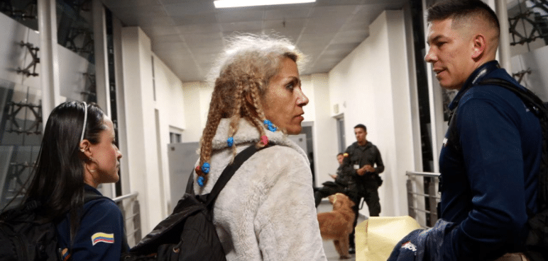Ciudadana noruega fue expulsada del país tras agresión contra funcionaria