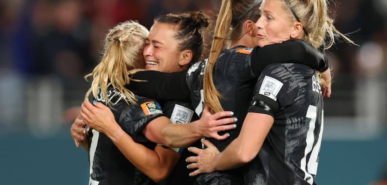 Comenzó el mundial femenino: Australia y Nueva Zelanda debutaron con victoria