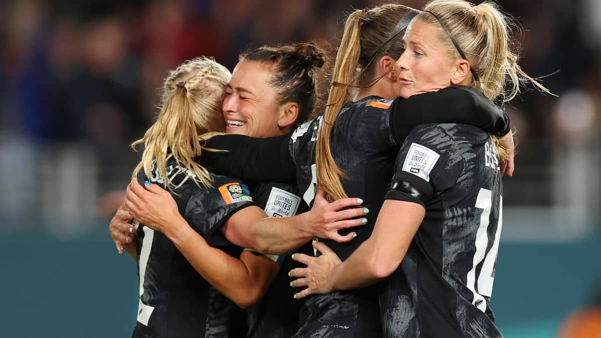 Comenzó el mundial femenino: Australia y Nueva Zelanda debutaron con victoria