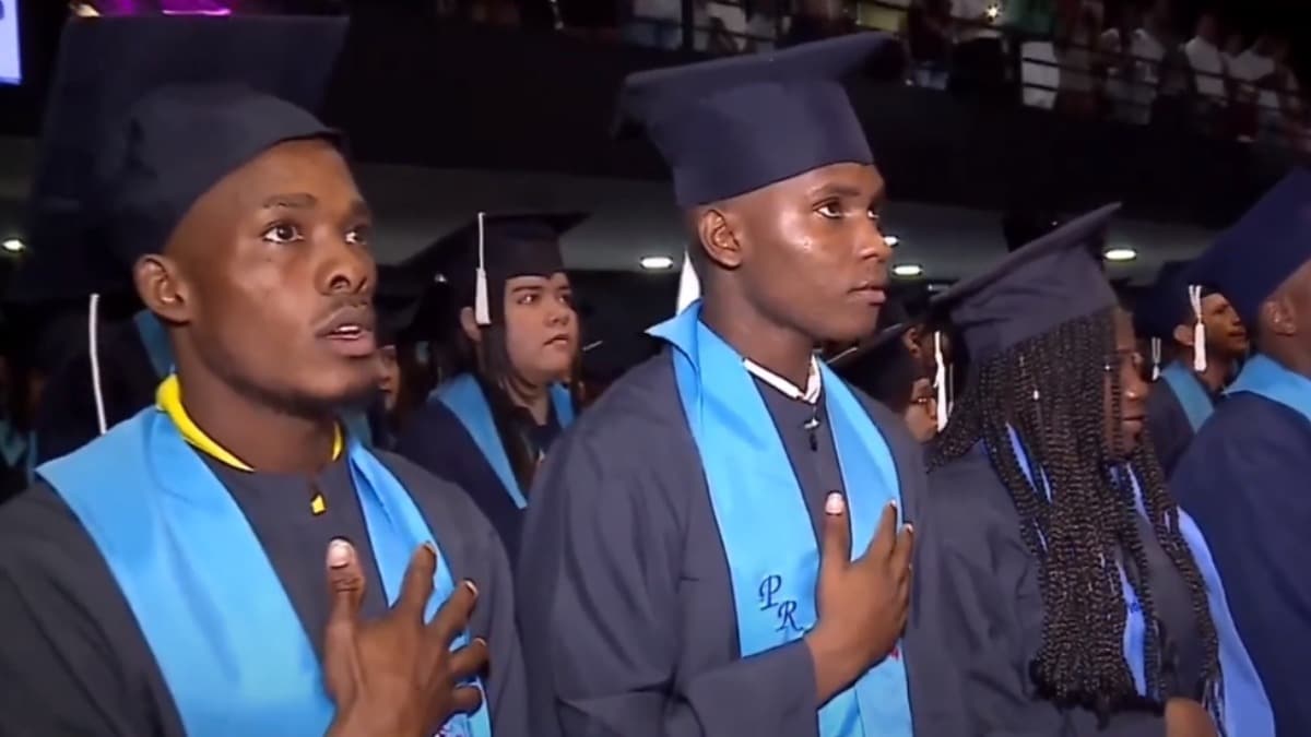 Más de 320 jóvenes que pertenecieron a pandillas se graduaron de bachillerato