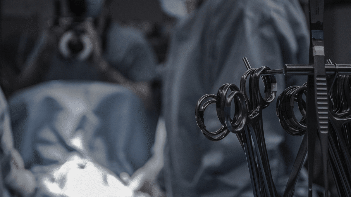 ¡Todo un milagro! Médicos lograron unir la cabeza de un niño tras decapitación