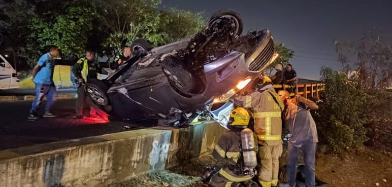 Grave accidente de tránsito en el oriente de Cali: Vehículo chocó contra un puente