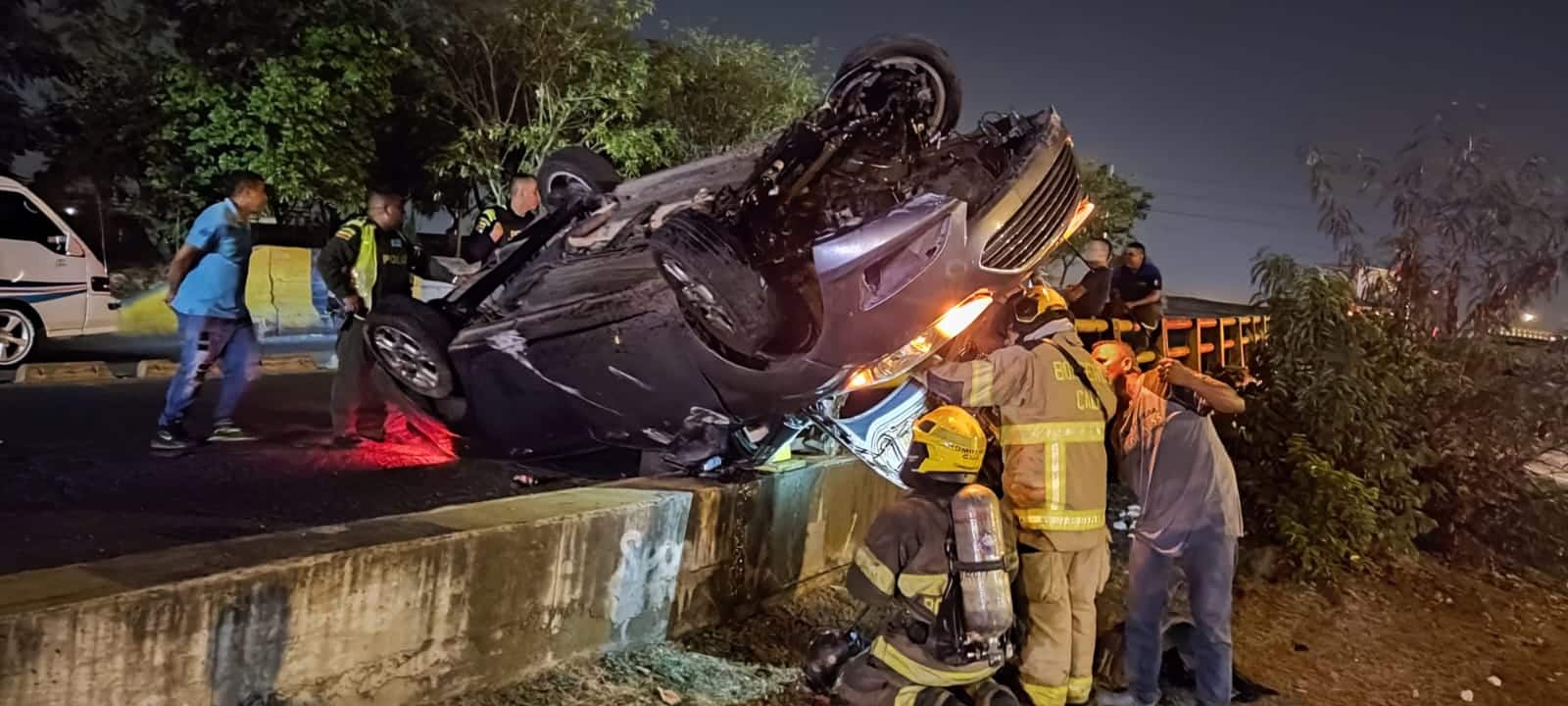 Grave accidente de tránsito en el oriente de Cali: Vehículo chocó contra un puente