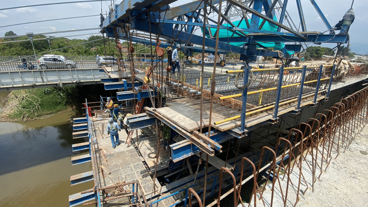 "Avanza con normalidad": Gobernación ante problemas en obras del puente de Juanchito