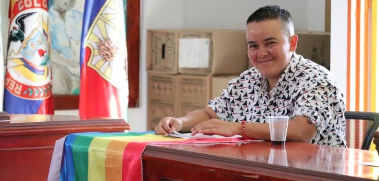 Primer hombre transgénero concejal en Colombia se posesionó en Argelia, Valle