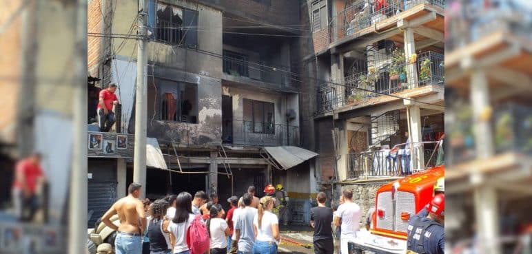 Gran incendio en casa de Terrón Colorado: Una menor resultó herida