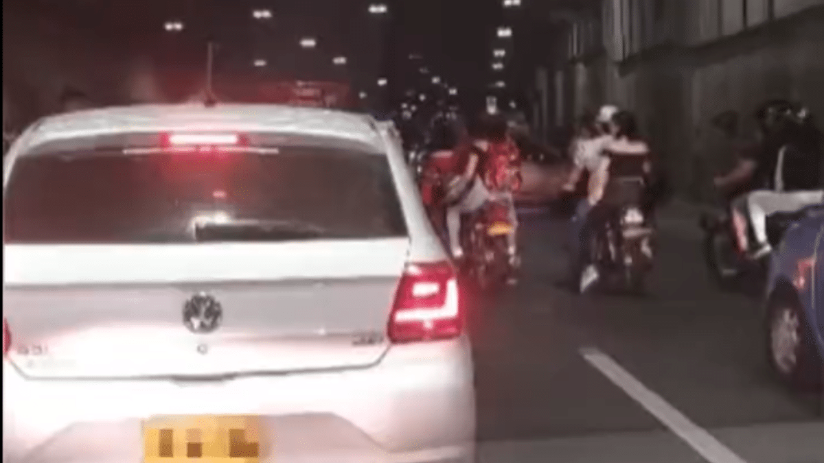 Motociclistas cerraron túnel Mundialista en Cali para realizar 'piques' y acrobacias