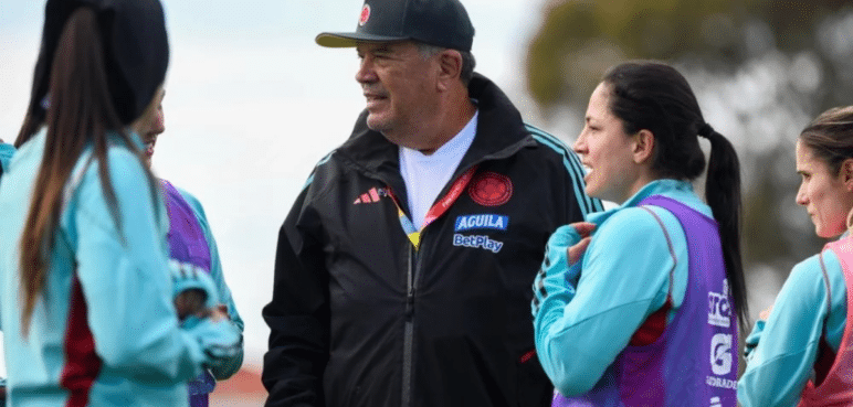 Un paso al costado: Nelson Abadía se va de la Selección Colombia Femenina