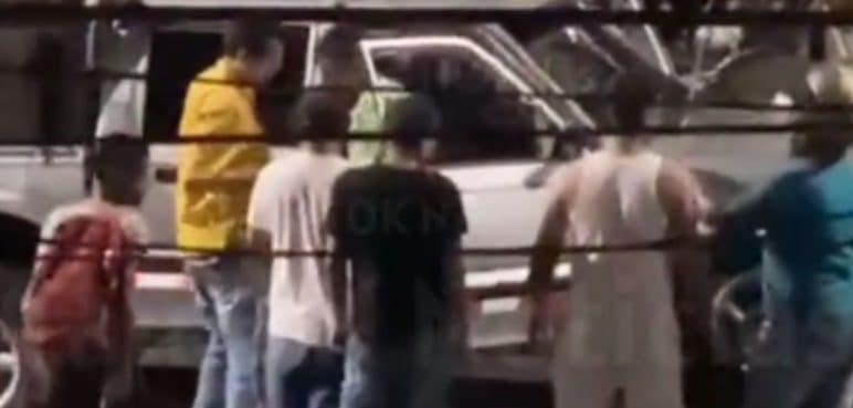 "Mínimo se la robaron": Camioneta chocó contra separador del MÍO y la abandonaron