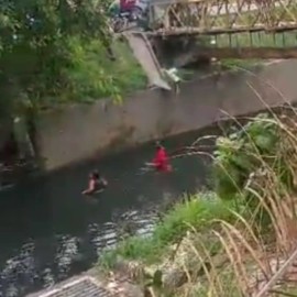 Video: Accidente en Alfonso López dejó dos personas en un canal de aguas lluvias