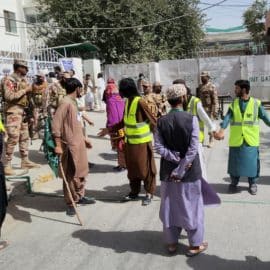 Ataque suicida deja 52 muertos y más de 50 heridos en el sur de Pakistán