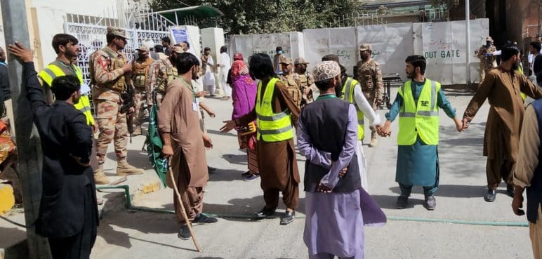 Ataque suicida deja 52 muertos y más de 50 heridos en el sur de Pakistán