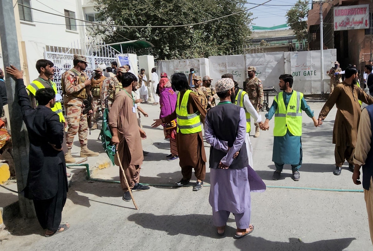 Ataque suicida deja 52 muertos y más de 50 heridos en el sur de Pakistán