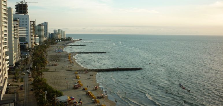 Cierran las playas de Cartagena hasta nuevo aviso por mareas altas