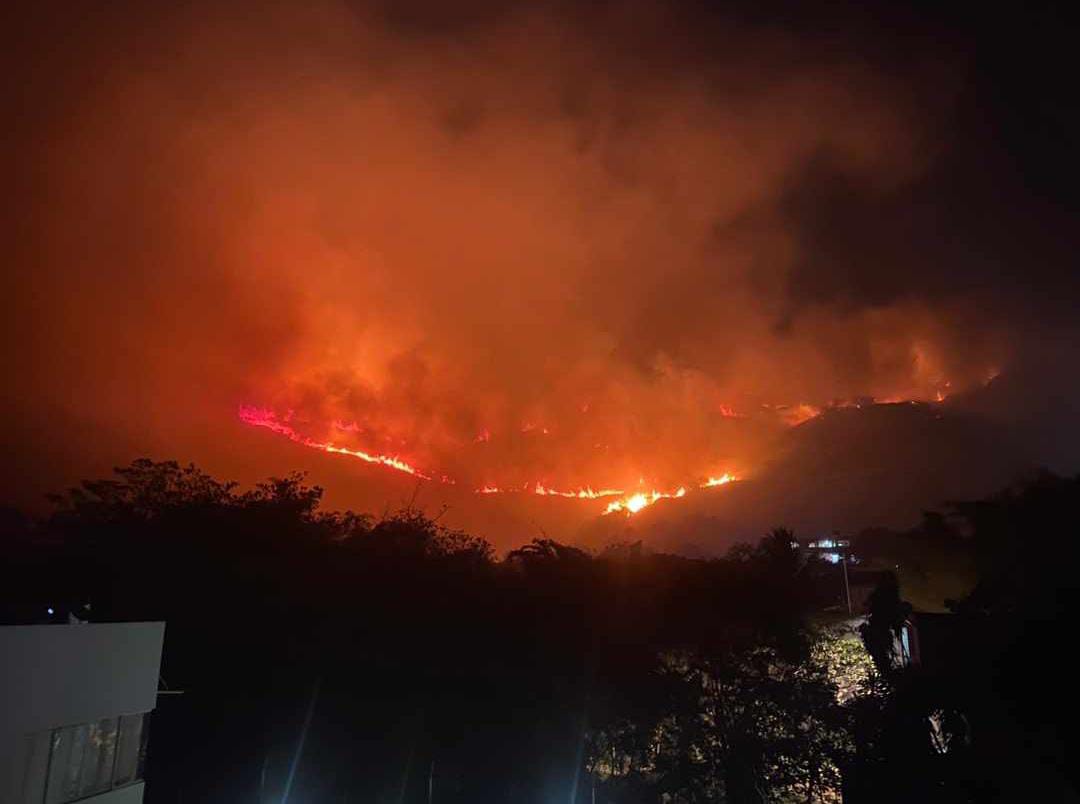 Video: Habitantes del norte de Cali apoyan labores para apagar gran incendio forestal
