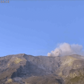 Video: Reportan expulsión de ceniza y sismos en el Volcán Nevado del Ruiz