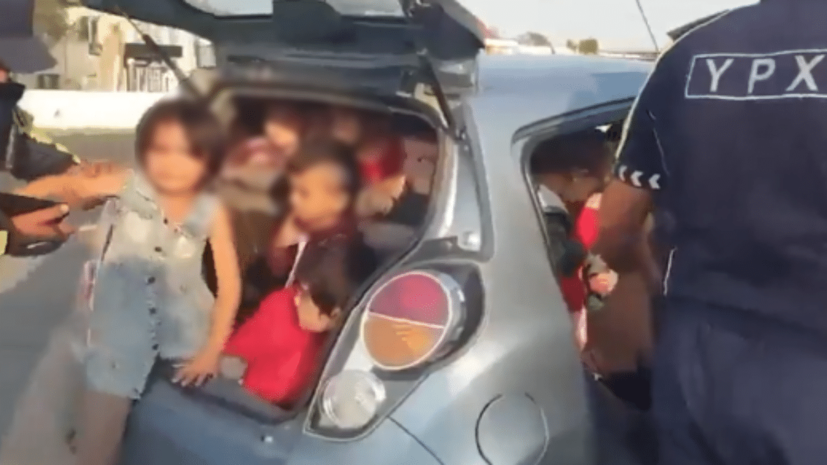 Video: Capturan a una mujer que llevaba a más de 20 niños en un carro