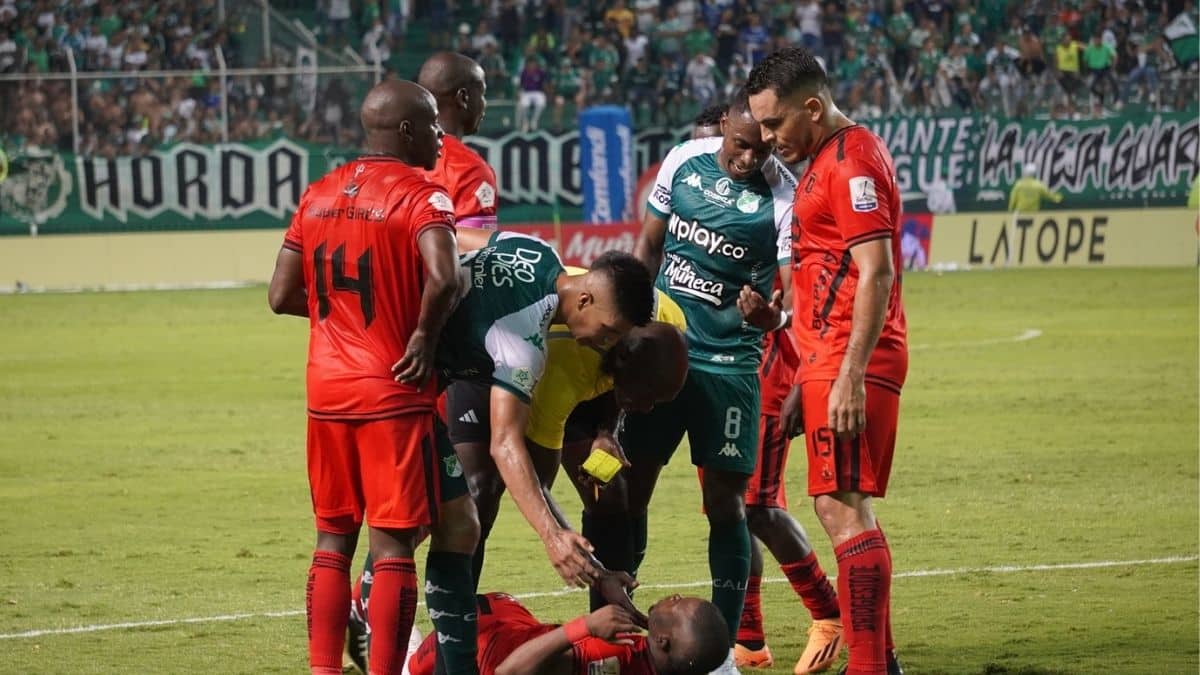 Video: Por aplicarle 'la cucharita' a un rival, fue expulsado un jugador del Bucaramanga