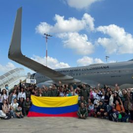 Más de 100 colombianos salieron de Israel en un avión de la Fuerza Aeroespacial