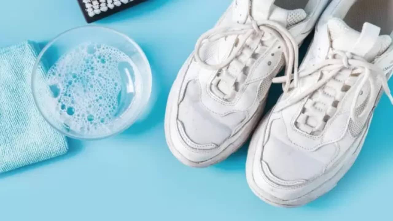 ¿Sabe cómo blanquear sus zapatos con agua oxigenada? Aquí le explicamos