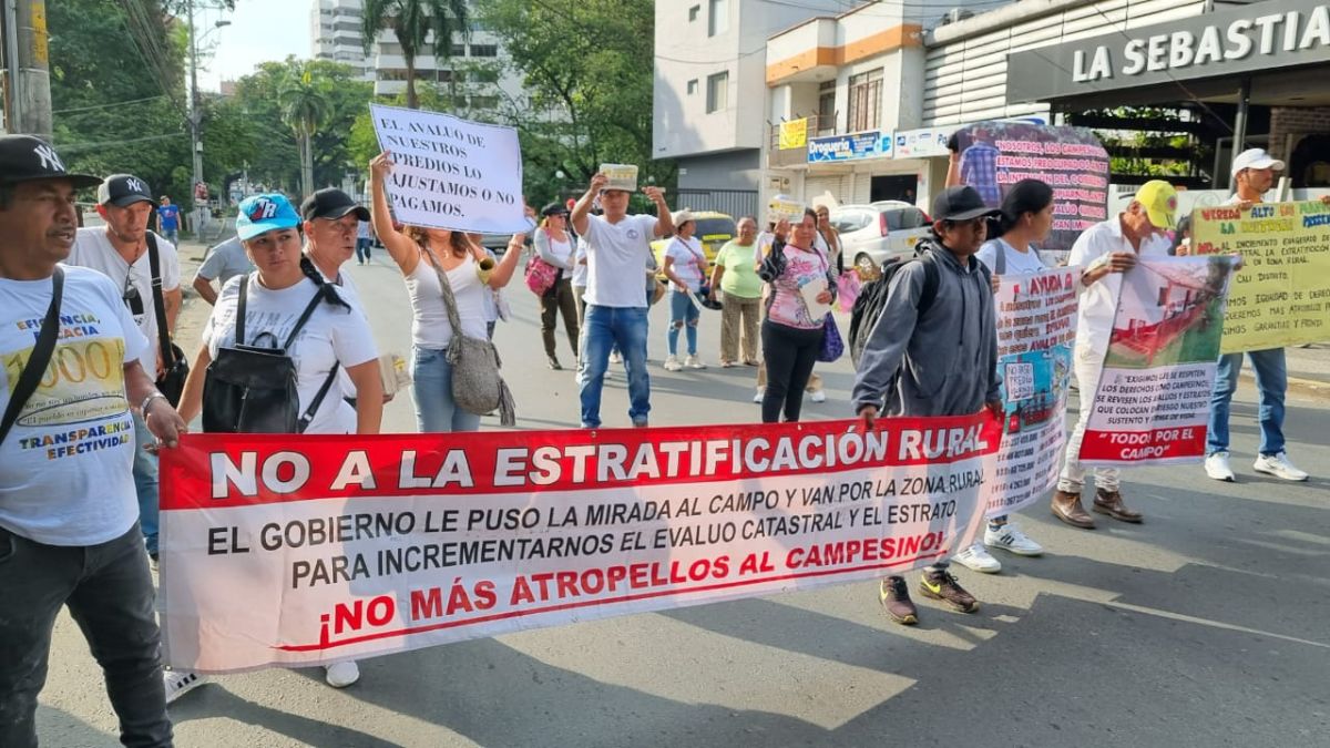"Es impagable": Protestan en la Portada al Mar por aumento en avalúo de predios