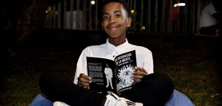 Jonathan, el escritor más joven de la Feria del Libro de Cali 2023