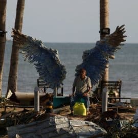 México abrirá puente aéreo para salida de turistas tras el paso de huracán Otis