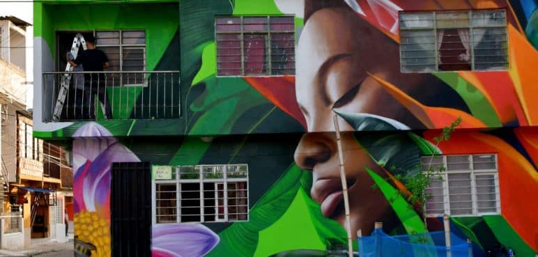 Flor del Porvenir: El mural de Infraestructura en el Bulevar de Oriente